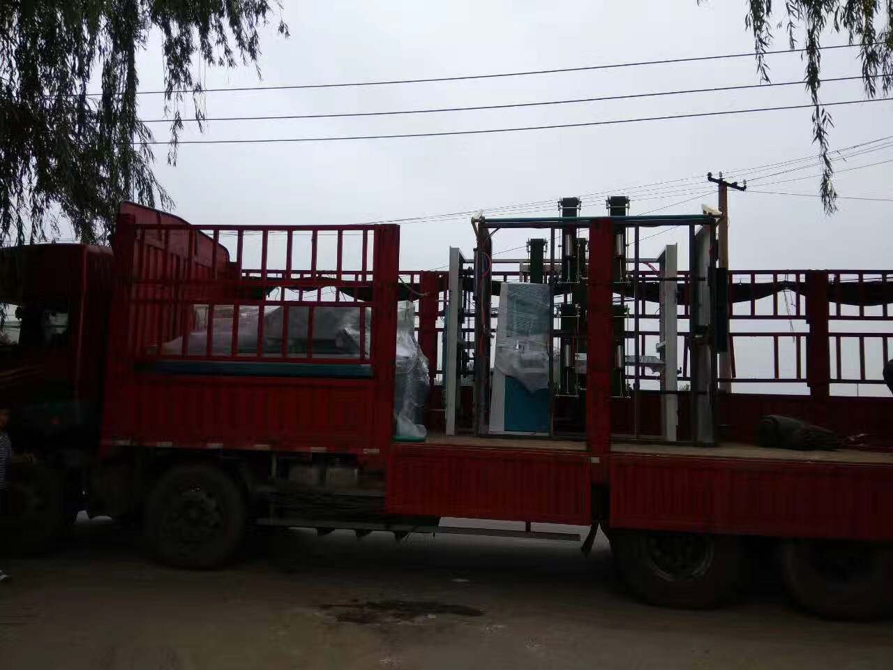 安徽衛(wèi)生紙加工設(shè)備抽紙機(jī)設(shè)備已發(fā)貨